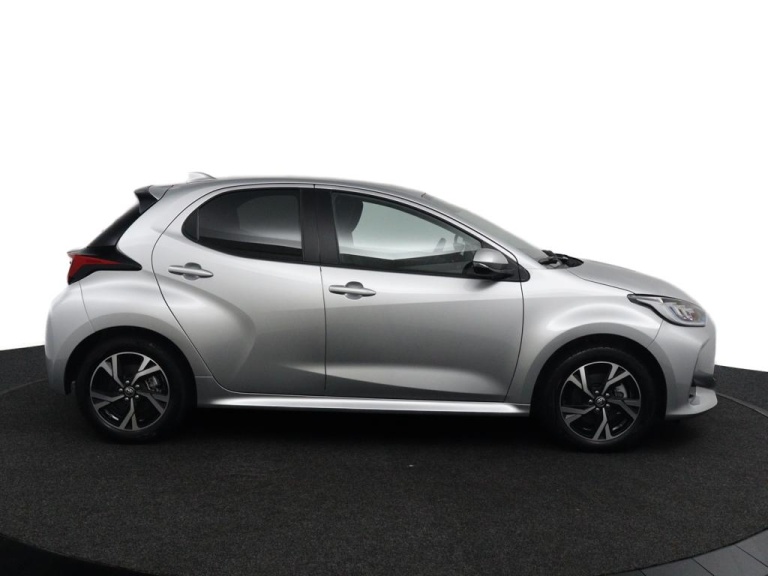 Toyota Yaris - 1.5 Hybrid 115 First Edition 6