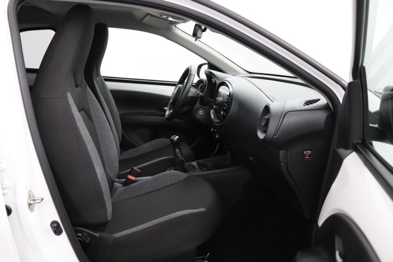 Toyota Aygo X - 1.0 VVT-i MT first 10