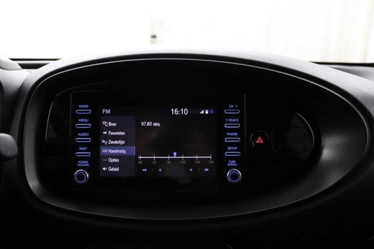 Toyota Aygo X - 1.0 VVT-i MT first 16