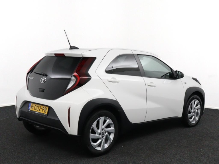 Toyota Aygo X - 1.0 VVT-i MT first 2