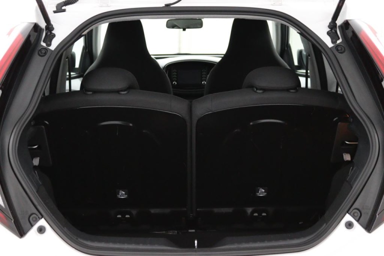Toyota Aygo X - 1.0 VVT-i MT first 30