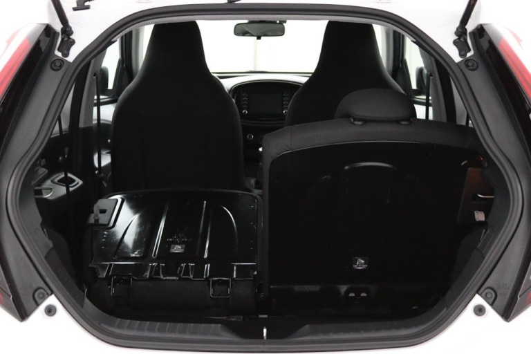 Toyota Aygo X - 1.0 VVT-i MT first 31