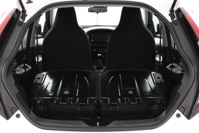 Toyota Aygo X - 1.0 VVT-i MT first 32