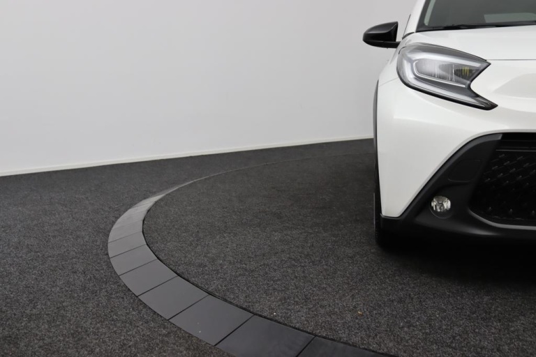 Toyota Aygo X - 1.0 VVT-i MT first 35