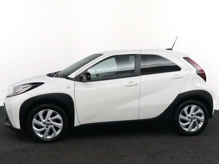 Toyota Aygo X - 1.0 VVT-i MT first 5