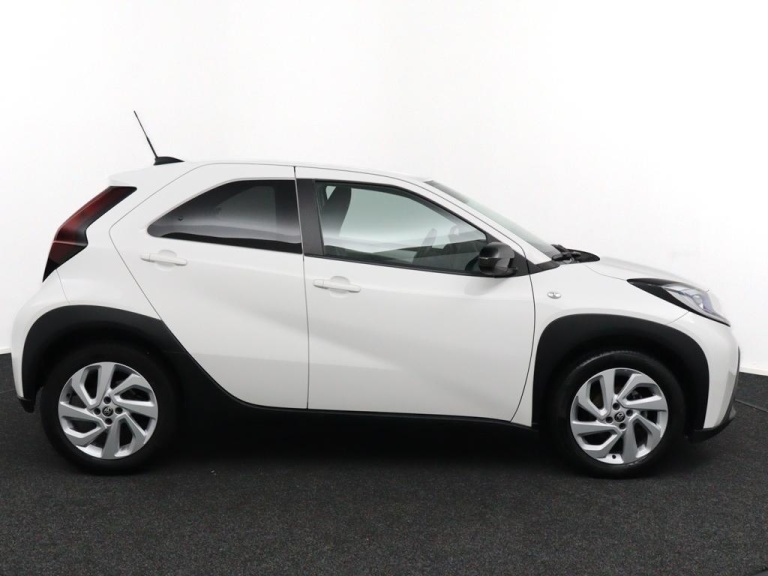 Toyota Aygo X - 1.0 VVT-i MT first 6