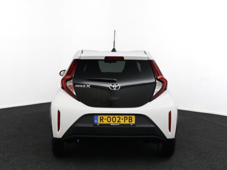 Toyota Aygo X - 1.0 VVT-i MT first 8