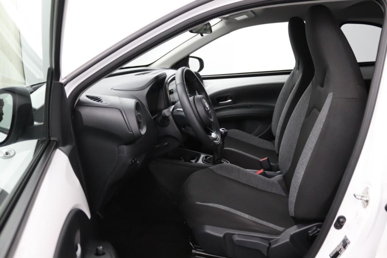 Toyota Aygo X - 1.0 VVT-i MT first 9