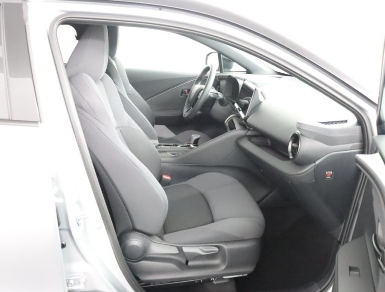 Toyota C-HR - 2.0 Plug-in Hybrid 220 First Edition 22