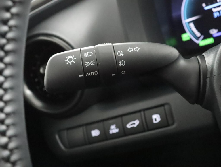 Toyota C-HR - 2.0 Plug-in Hybrid 220 First Edition 30
