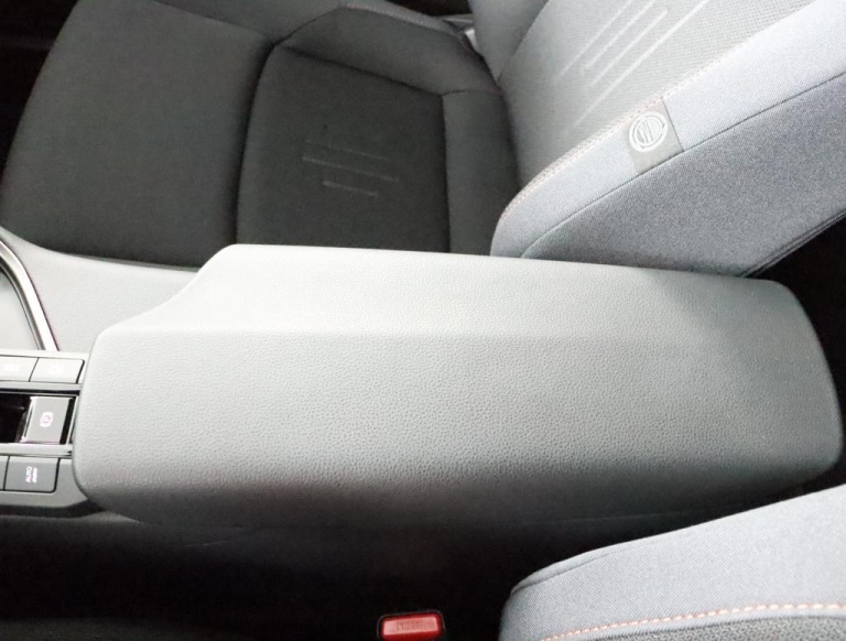 Toyota C-HR - 2.0 Plug-in Hybrid 220 First Edition 74