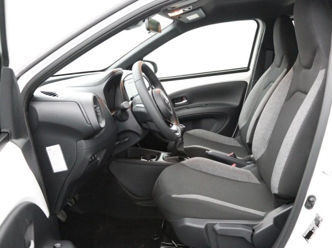 Toyota Aygo X - 1.0 VVT-i MT Play