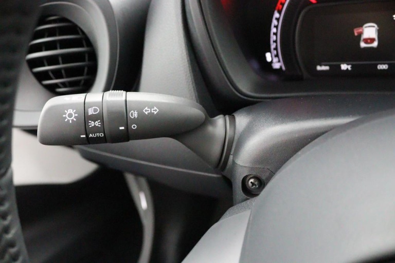Toyota Aygo X - 1.0 VVT-i MT Play 27