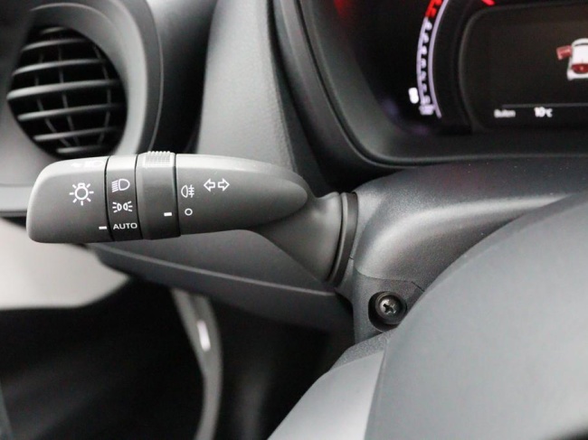 Toyota Aygo X - 1.0 VVT-i MT Play