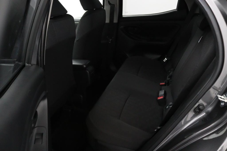 Toyota Yaris - 1.5 Hybrid 115 First Edition 12
