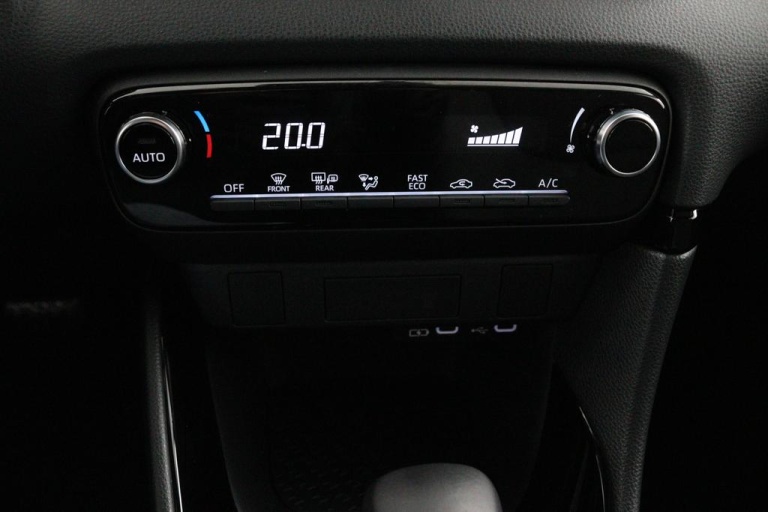 Toyota Yaris - 1.5 Hybrid 115 First Edition 17