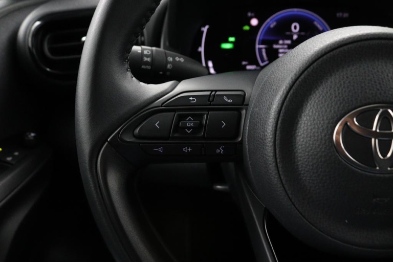Toyota Yaris - 1.5 Hybrid 115 First Edition 18