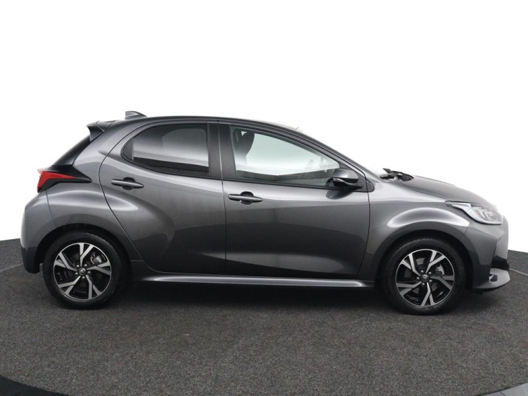 Toyota Yaris - 1.5 Hybrid 115 First Edition 6