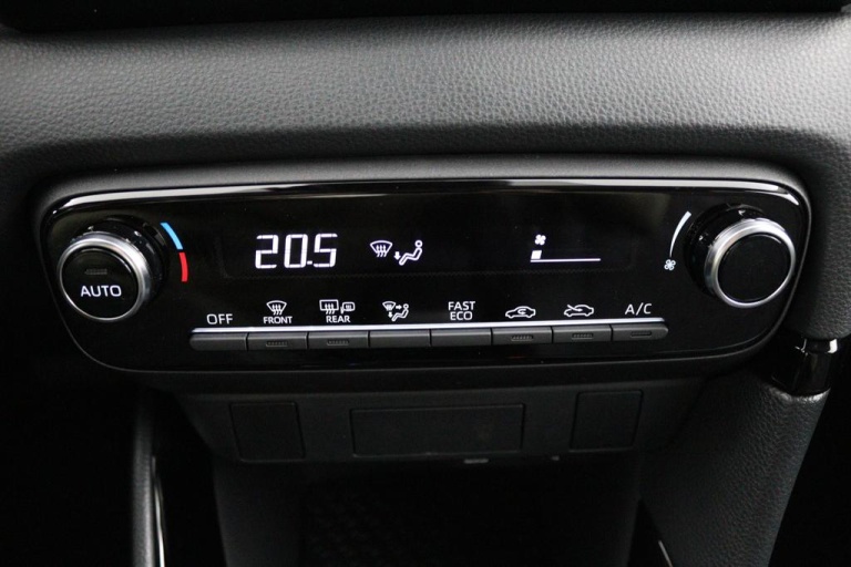 Toyota Yaris - 1.5 Hybrid 115 First Edition 38
