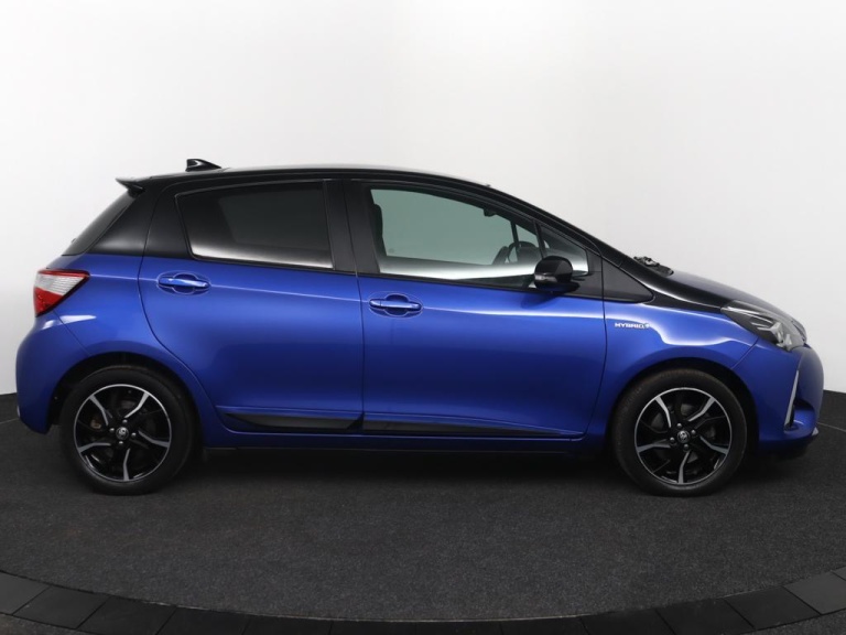 Toyota Yaris - 1.5 Hybrid Bi-Tone Plus 13