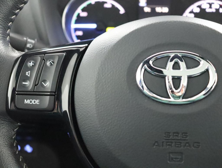 Toyota Yaris - 1.5 Hybrid Bi-Tone Plus 19