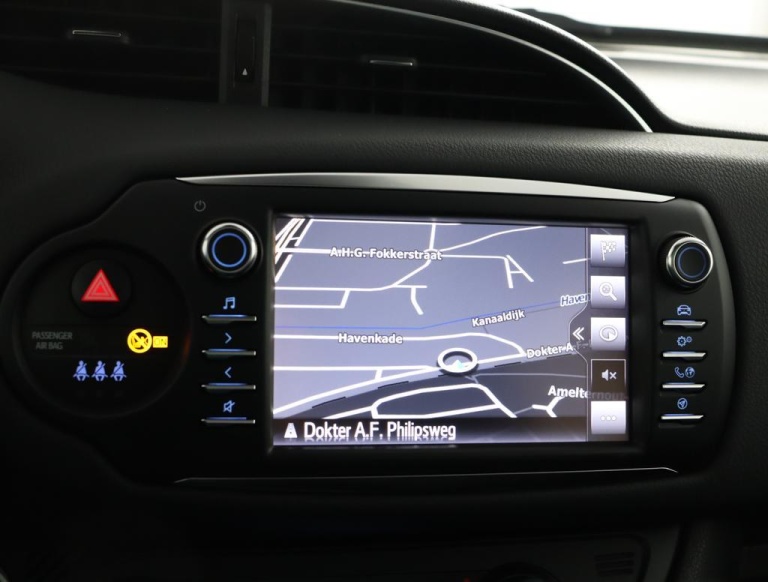 Toyota Yaris - 1.5 Hybrid Bi-Tone Plus 27