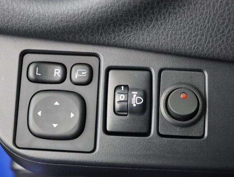 Toyota Yaris - 1.5 Hybrid Bi-Tone Plus 28
