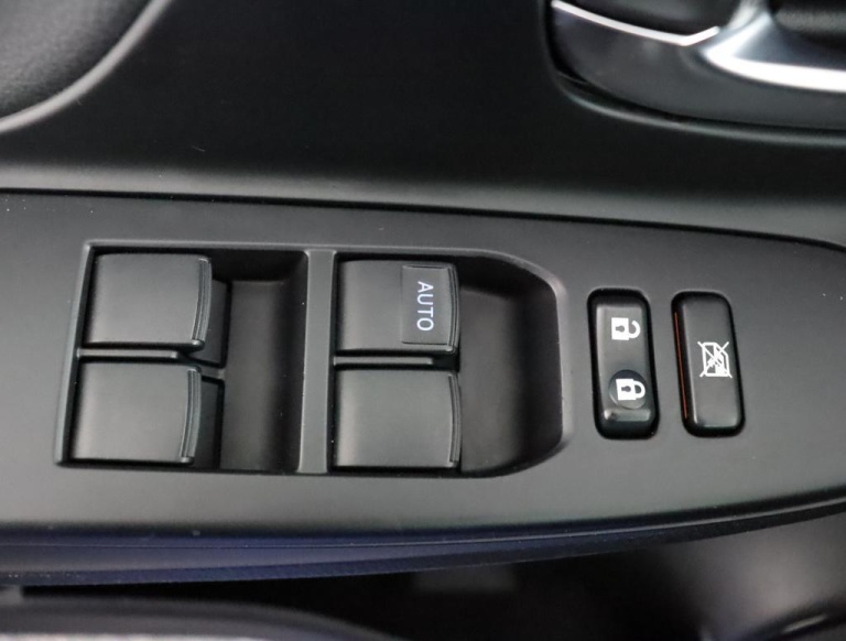 Toyota Yaris - 1.5 Hybrid Bi-Tone Plus 29