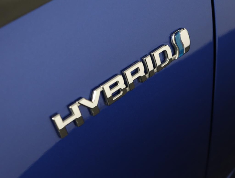 Toyota Yaris - 1.5 Hybrid Bi-Tone Plus 38