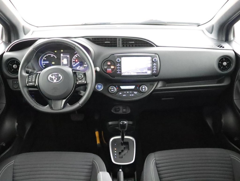 Toyota Yaris - 1.5 Hybrid Bi-Tone Plus 4