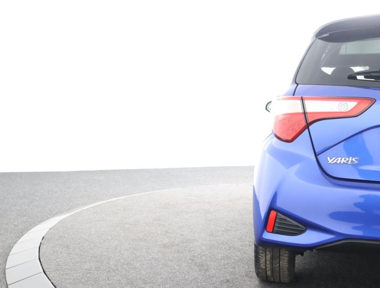 Toyota Yaris - 1.5 Hybrid Bi-Tone Plus 42