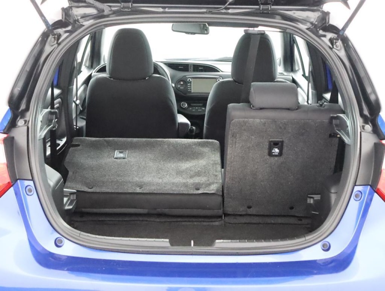Toyota Yaris - 1.5 Hybrid Bi-Tone Plus 44