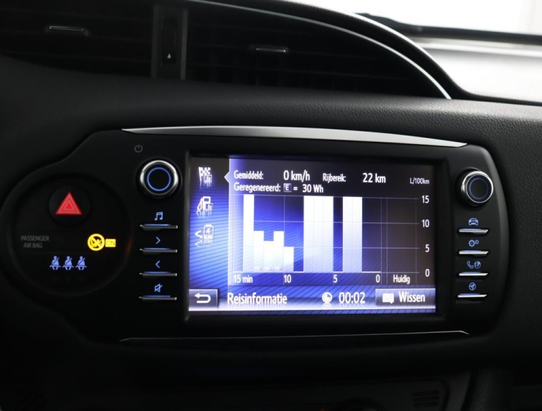Toyota Yaris - 1.5 Hybrid Bi-Tone Plus 56