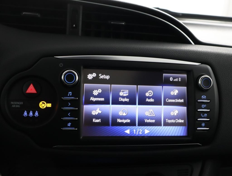 Toyota Yaris - 1.5 Hybrid Bi-Tone Plus 57