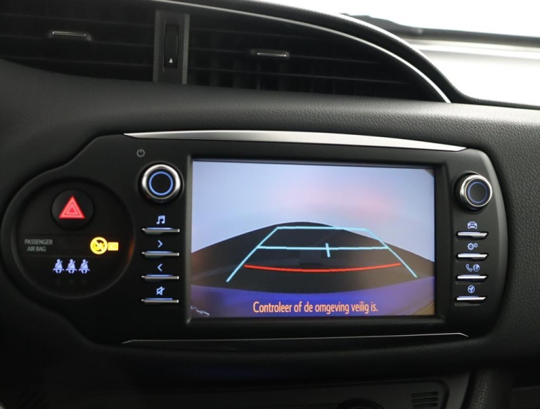 Toyota Yaris - 1.5 Hybrid Bi-Tone Plus 8