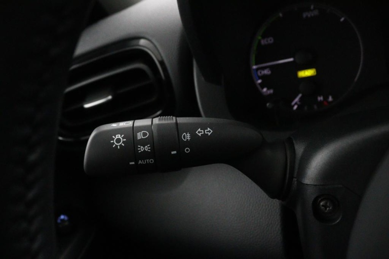 Toyota Yaris - 1.5 Hybrid Active 19