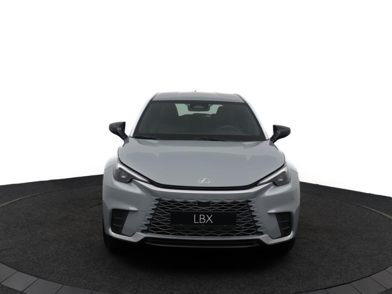 Lexus LBX - Elegant 2WD 16