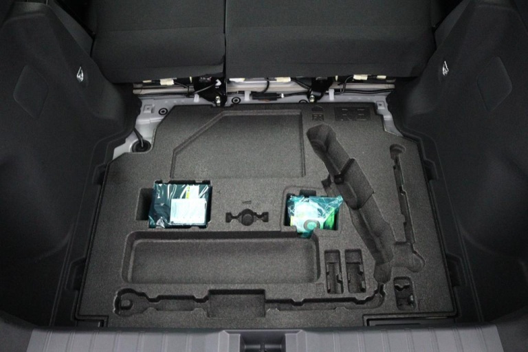 Lexus LBX - Elegant 2WD 33