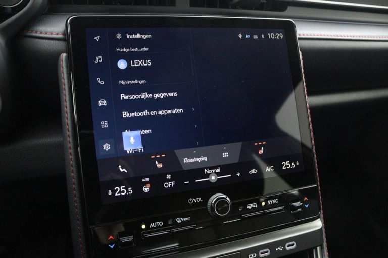 Lexus LBX - Elegant 2WD 45