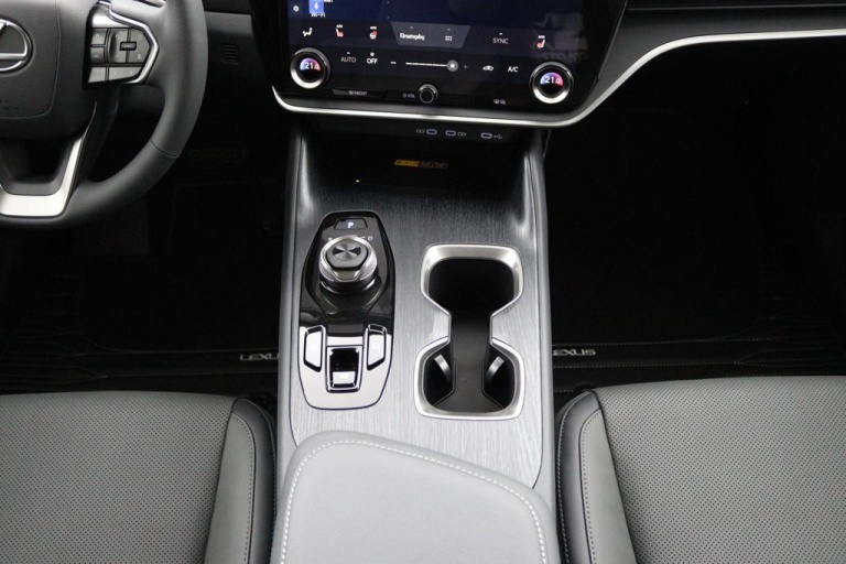 Lexus RZ - 300e Executive Line 71 kWh 26