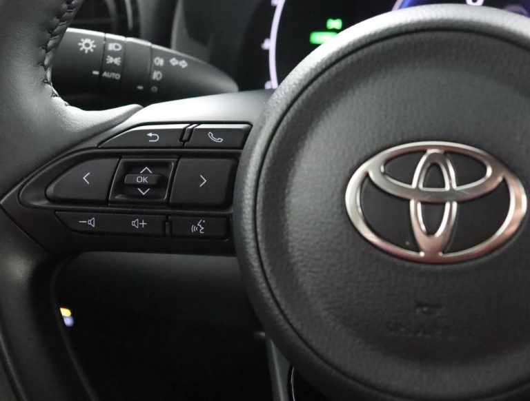 Toyota Yaris - 1.5 Hybrid 115 Dynamic 19