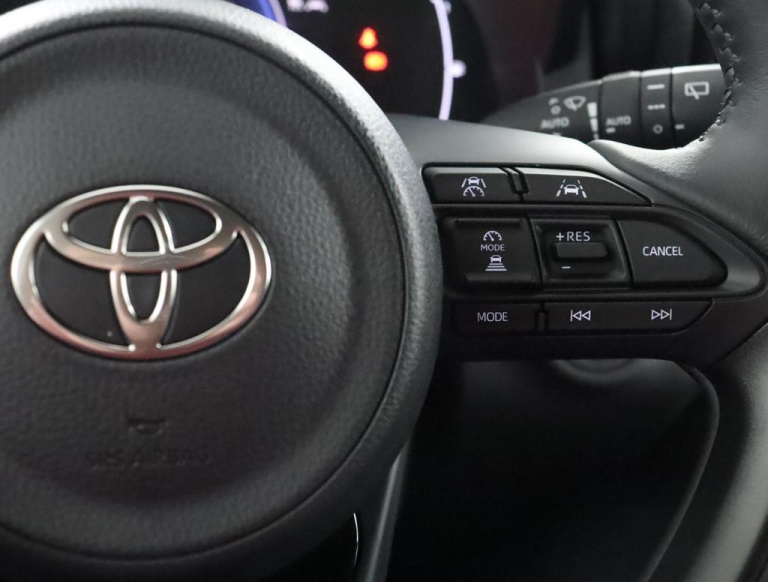 Toyota Yaris - 1.5 Hybrid 115 Dynamic 21