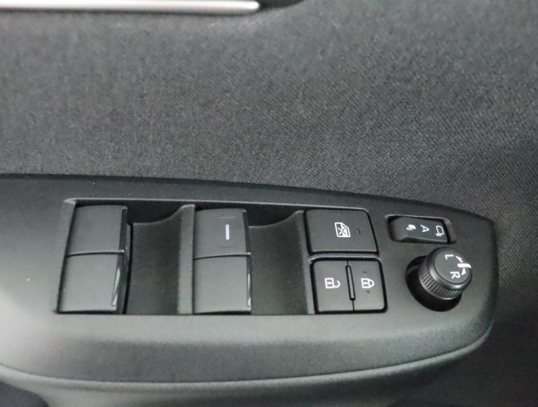 Toyota Yaris - 1.5 Hybrid 115 Dynamic 29