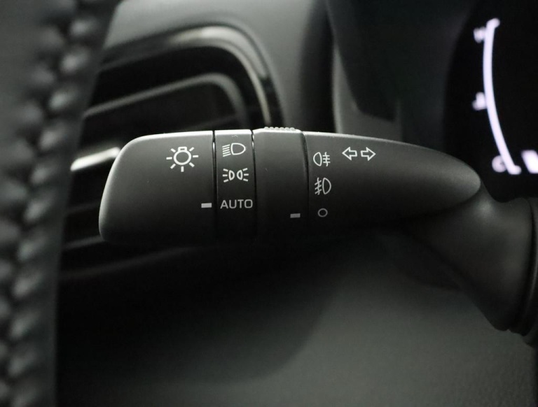 Toyota Yaris - 1.5 Hybrid 115 Dynamic 31