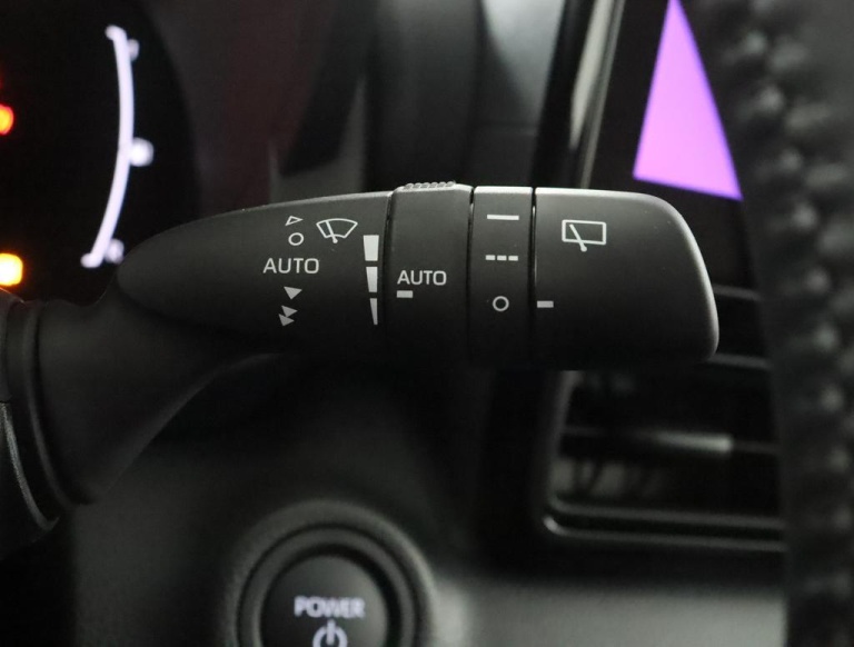 Toyota Yaris - 1.5 Hybrid 115 Dynamic 32