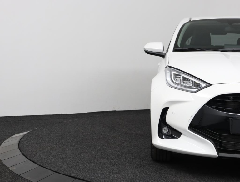 Toyota Yaris - 1.5 Hybrid 115 Dynamic 36