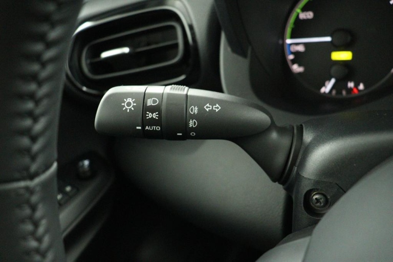 Toyota Yaris - 1.5 Hybrid 115 Active 29