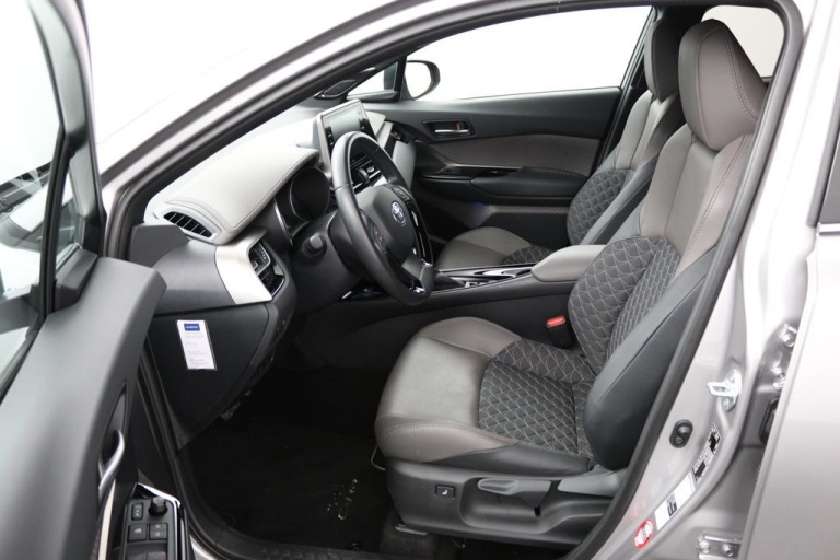 Toyota C-HR - 2.0 Hybrid Executive 17