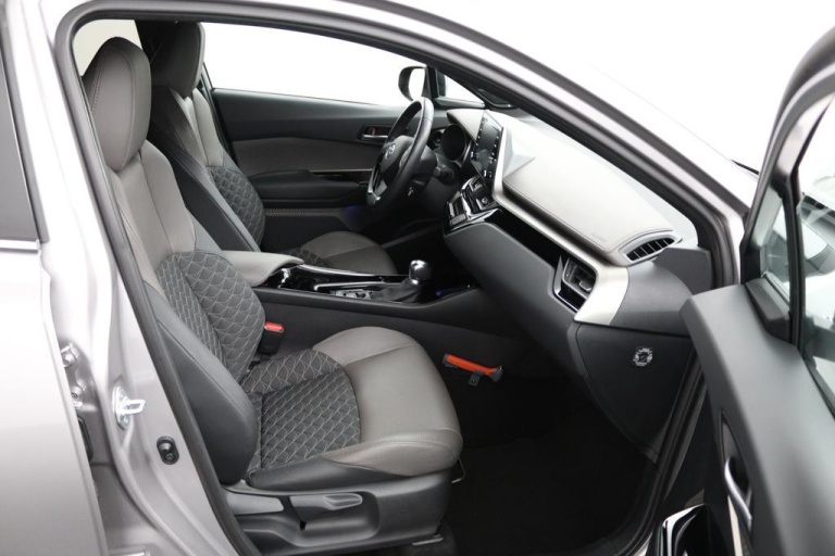 Toyota C-HR - 2.0 Hybrid Executive 22