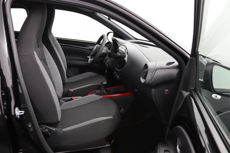 Toyota Aygo X - 1.0 VVT-i S-CVT Play 11